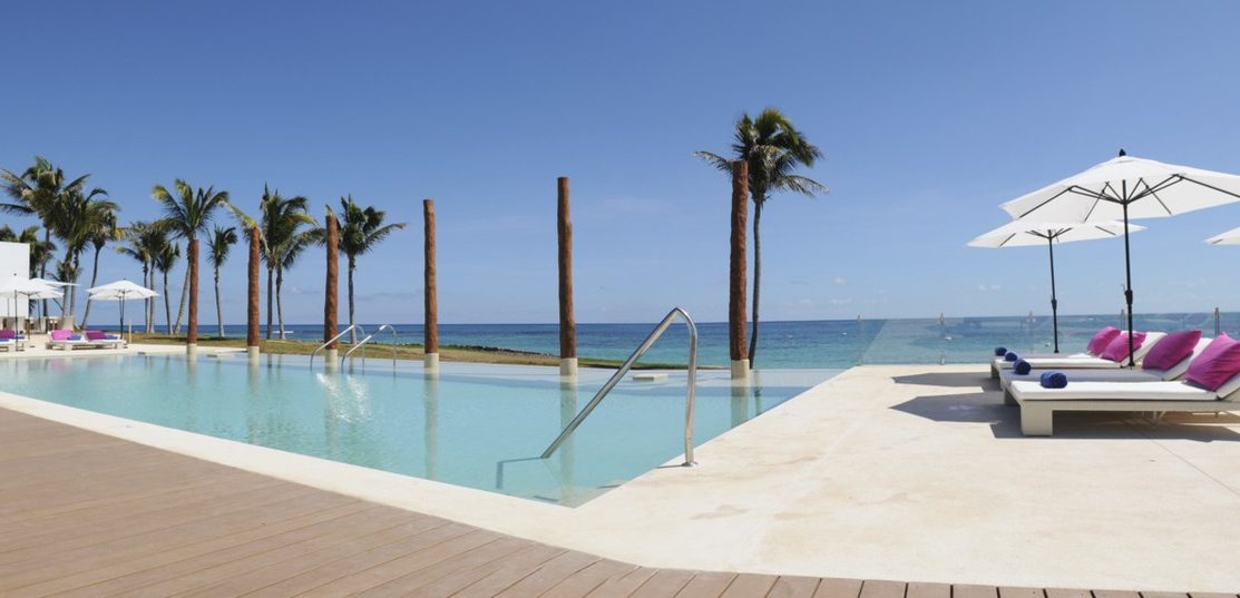 Club Med Cancun Yucatan, Mexique -  Pisicine luxueuse extérieur