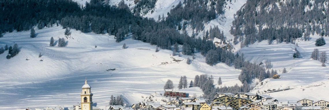 Club Med Saint-Moritz Roi Soleil, en Suisse - Vue sur les complexes extérieurs