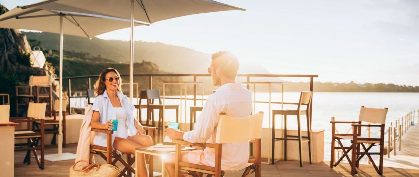 Club Med Cefalù en Italie - Terrasse vue d'un coucher de soleil