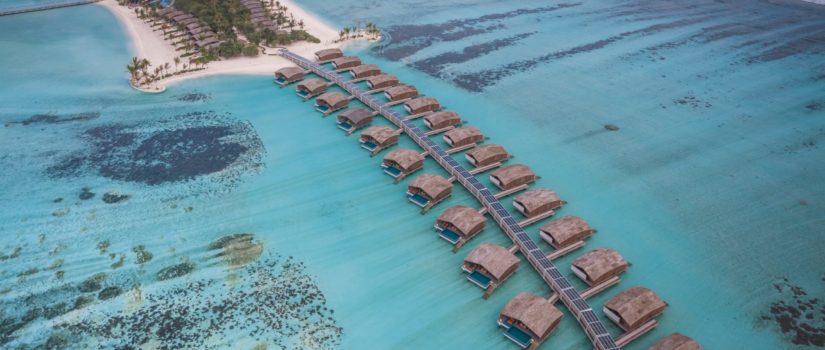 Club Med Kani, aux Maldives - Vue aérienne des villas sur pilotis surplombant l'Océan